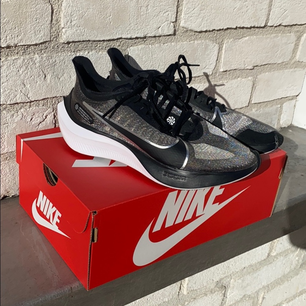 Nike woman’s zoom gravity sneaker